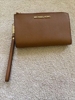 Michael Kors Brown Jet set Large Leather Smartphone Wristlett Wallet